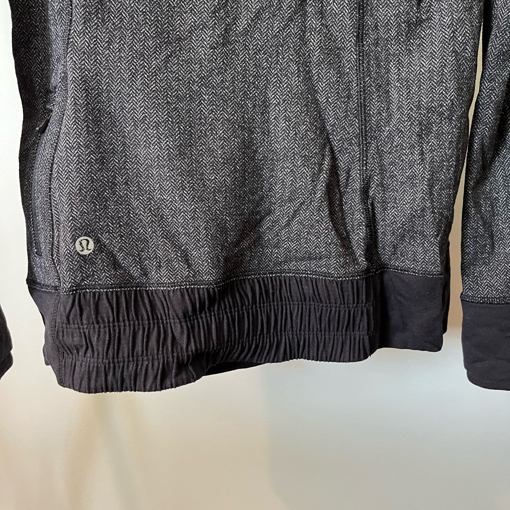 Lululemon Hoodie In Like New Condition - image 5